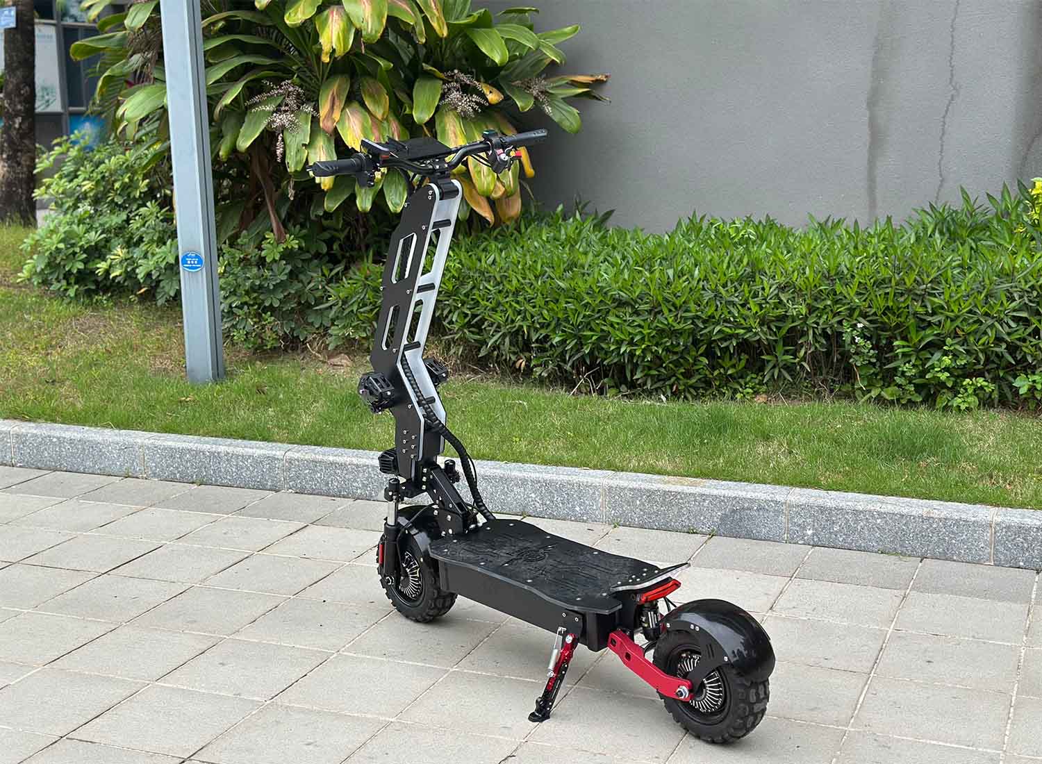 Freego Landtiger D11 Foldable Electric Scooter - 60V, 26Ah 4000W peak, brushless hub dual motor, hydraulic brakes, full suspension - 100% Financing Available - Image 3