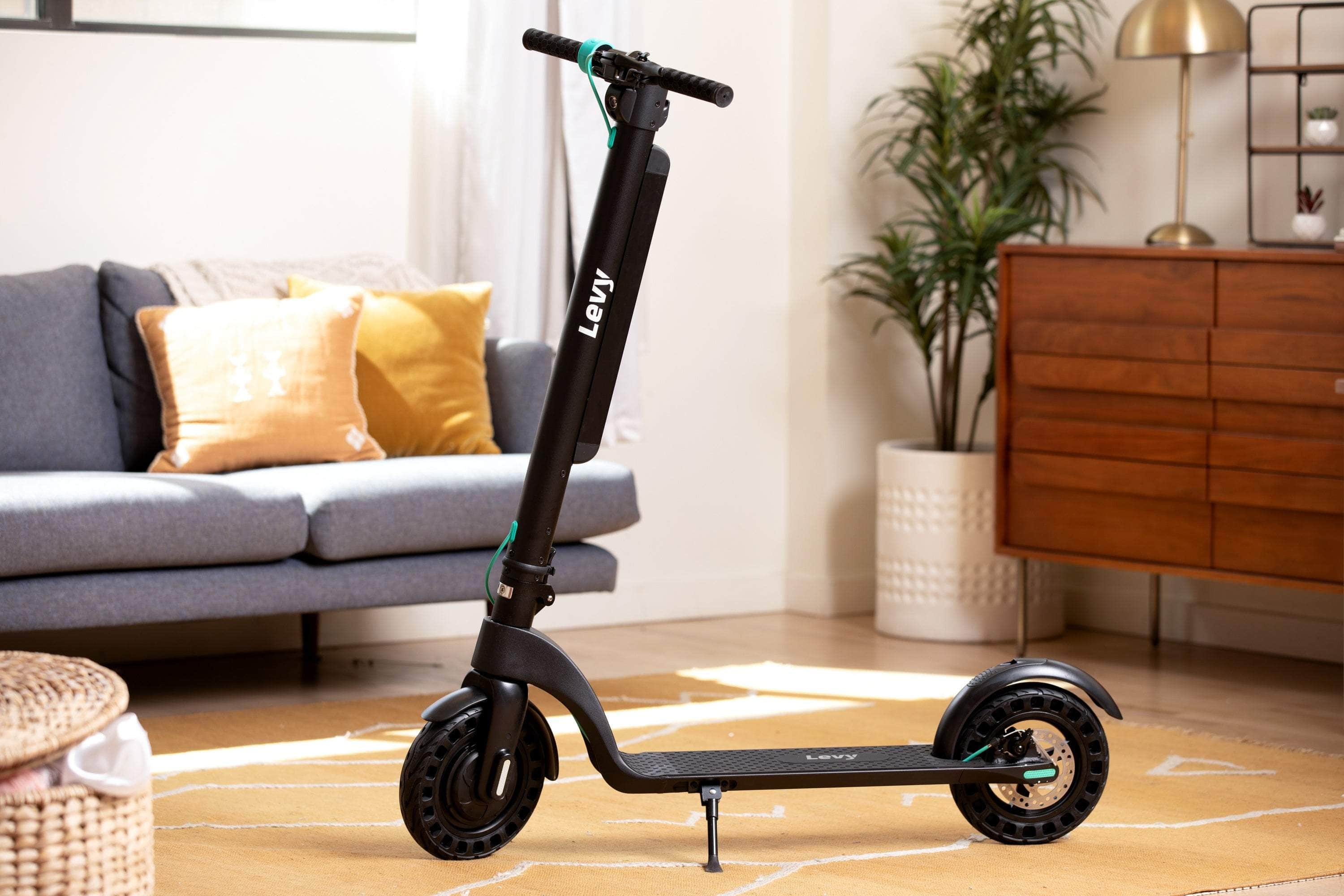 Levy Plus Electric Scooter 36V 350W - 20 Mile Range - swap battery in under 10 sec to double your range! 100% Financing Available! - Image 4